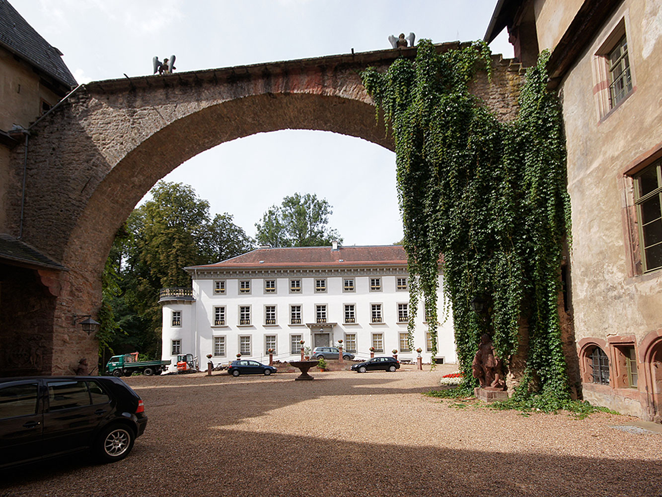 Schloss-Fuerstengrund-Rundbogen